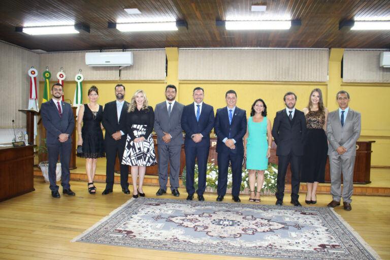Veja fotos da posse dos vereadores, prefeito e vice de Canoinhas