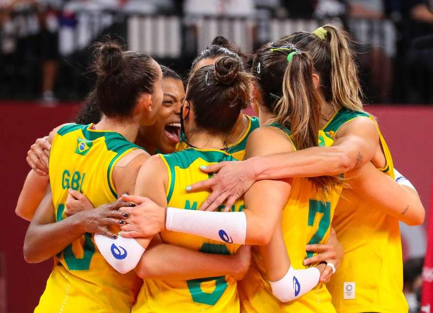 Jogos: Brasil bate Coreia do Sul e pega EUA na final do vôlei feminino