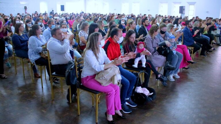 Professores e diretores da rede estadual de ensino recebem notebooks em Canoinhas