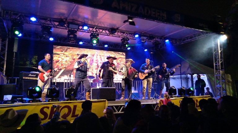 Fim de semana tem Festival da Canção, show de prêmios da Apoca e festas no interior