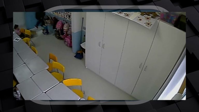 Câmera flagra professora empurrando aluno em escola de Porto União