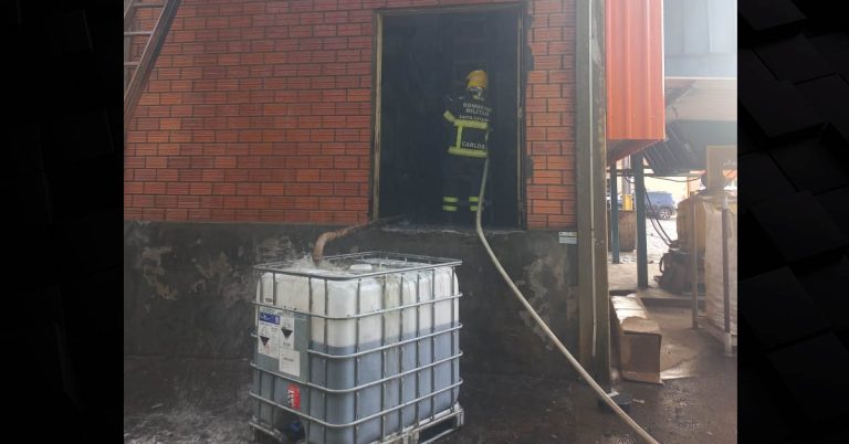 Incêndio atinge barracão industrial em Mafra