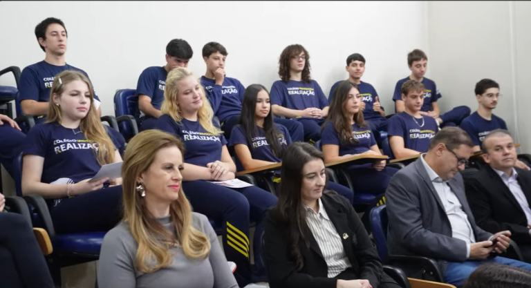 Colégio Realização recebe selo de escola credenciada do Conselho Estadual de Educação